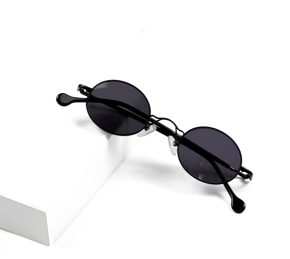 Retro Oval Sunglasses – Celebrity-Inspired Statement Piece